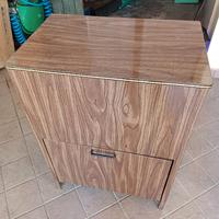 Mobiletto in legno rivestito 