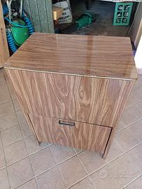 Mobiletto in legno rivestito 