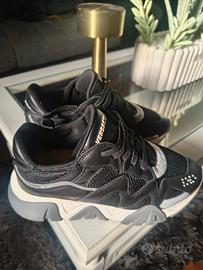 scarpe Versace messe due volte