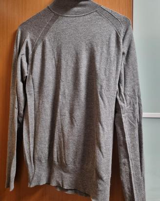 Pullover con collo alto a lupetto