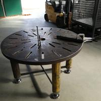 Tavolo metallico da giardino