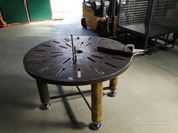 Tavolo metallico da giardino