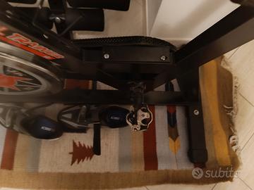  Cyclette professionale JK fitness 768