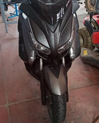 Yamaha x-max 400
