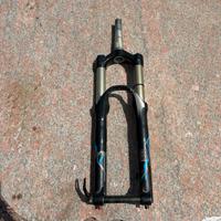Forcella rockshox lyrik r ruote 26