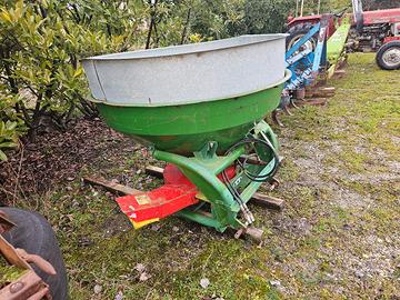spargi sale e diverse Atrezzi agricole etc
