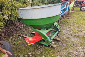 spargi sale e diverse Atrezzi agricole etc