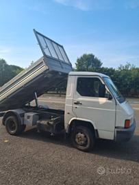 Nissan trade 100  ribaltabile trilaterale