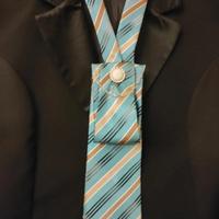 collana cravatta realizzata a mano. un gioiello.