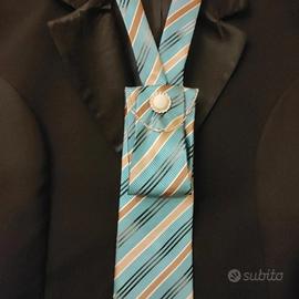 collana cravatta realizzata a mano. un gioiello.