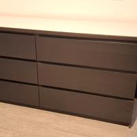 Cassettiera con piano in vetro