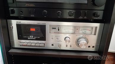 impianto stereo e dischi vinili assortiti