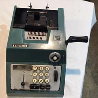 Macchina calcolatrice Olivetti vintage