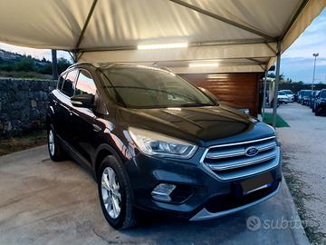 Ford Kuga 1.5 TDCI 120 CV S&S 2WD Powershift Titan
