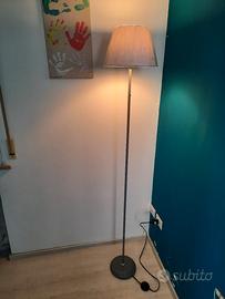 lampada a piantana con paralume