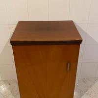 Macchina da cucire Singer con mobiletto