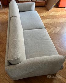 Divano Lejde grigio chiaro