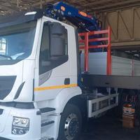 Iveco stralis con gru pm ribaltabile trilaterale