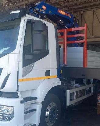 Iveco stralis con gru pm ribaltabile trilaterale