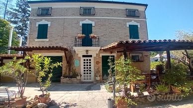 Casa vacanze marche, villa con piscina,