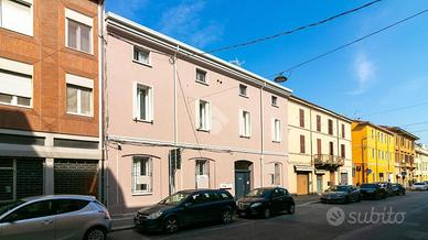 2 LOCALI A FORLÌ