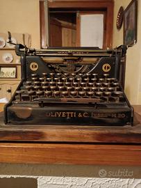 Macchina da scrivere Olivetti