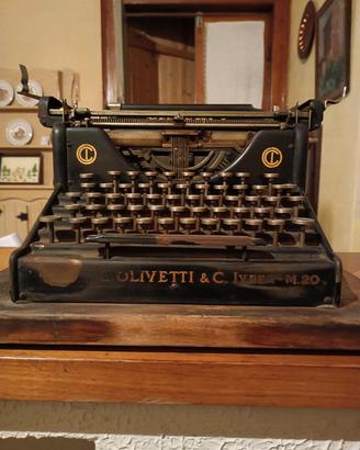 Macchina da scrivere Olivetti