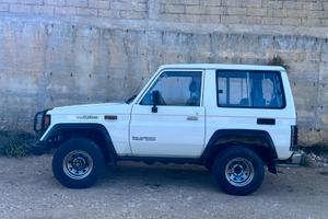TOYOTA LAND CRUISER LJ70