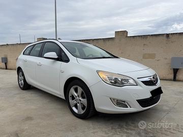 Opel Astra 1.7 CDTI 110CV Sports Tourer Cosmo