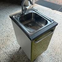 Modulo cucina con lavello e miscelatore