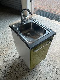 Modulo cucina con lavello e miscelatore