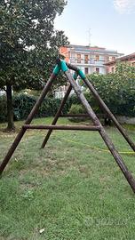 Struttura in legno per altalena