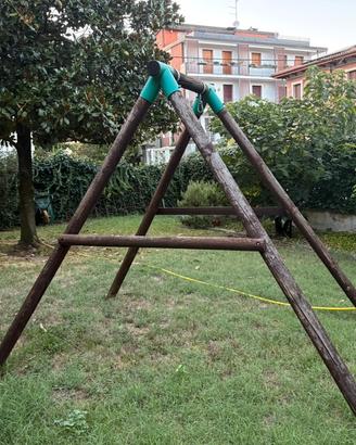 Struttura in legno per altalena