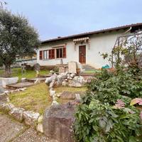 Villa Singola con cortile per Laboratorio Lavoro e