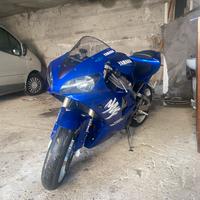 Yamaha r1 2000
