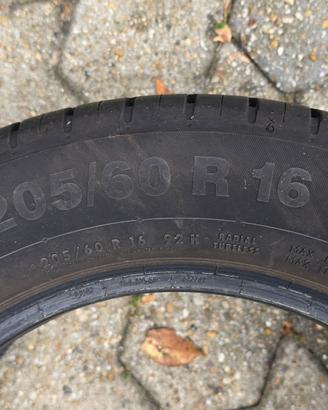 Set 4 Pneumatici 205 60 R16 92H