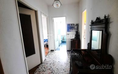 Appartamento luminoso al 3° piano in zona Fiorana