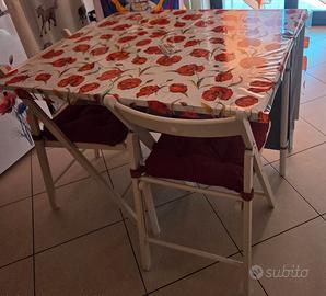 Tavolo con sedie