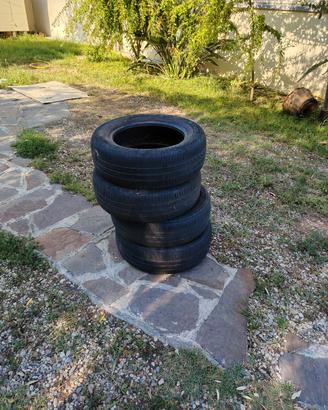 gomme Kumho 185/60 R14 4 seminuove