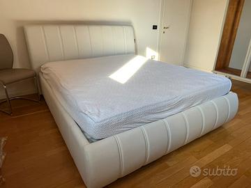 Letto similpelle bianco