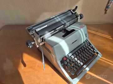 Macchina da scrivere Olivetti Diaspron 82