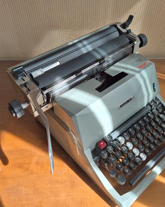 Macchina da scrivere Olivetti Diaspron 82