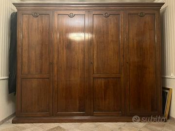 Armadio in legno massello