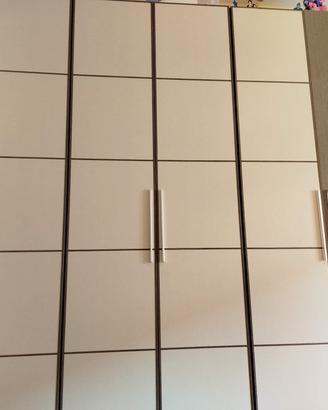 Camera da letto completa, divano e tavolo