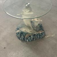 Tavolino in vetro con delfino