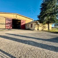 Capannone Commerciale 720 mq + Area 1000 mq