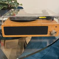 Giradischi design con con cassa oncorporata