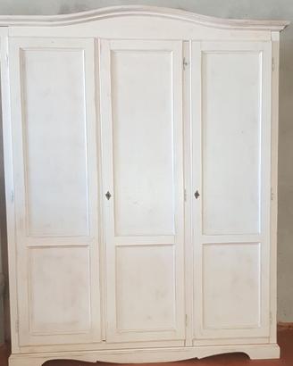 Armadio in legno  per camera da letto