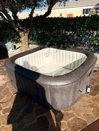Piscina Spa Idromassaggio per 4 perosne