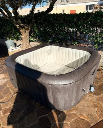 Piscina Spa Idromassaggio per 4 perosne